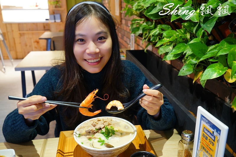 [台中]一七五同烏龍食麵所 – 台中平價烏龍麵食，大推南蠻酸辣烏龍麵，冬天吃更暖心 @博士生瘋狂日記