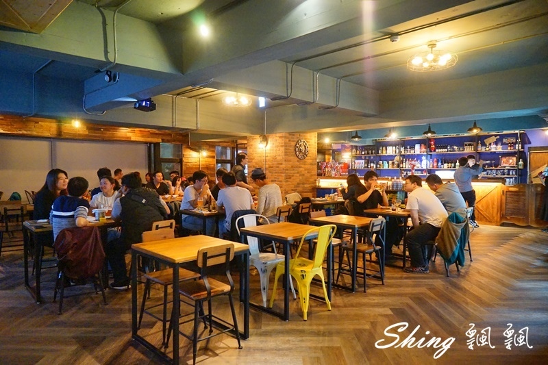 [台中] 薩克森比利時餐酒館台中旗艦店全新開幕-10個國家4百多種酒類+囂張霸氣啤酒牆 @博士生瘋狂日記