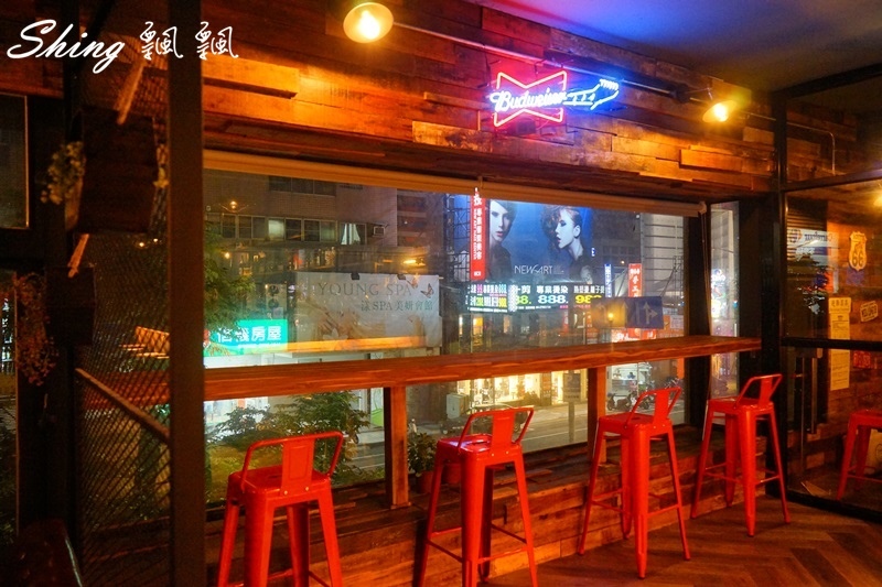 [台中] 薩克森比利時餐酒館台中旗艦店全新開幕-10個國家4百多種酒類+囂張霸氣啤酒牆 @博士生瘋狂日記