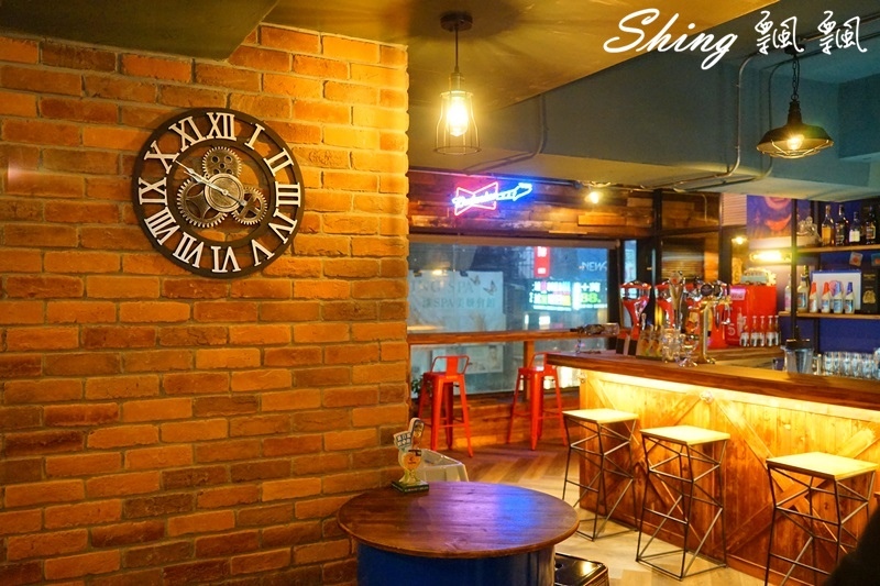 [台中] 薩克森比利時餐酒館台中旗艦店全新開幕-10個國家4百多種酒類+囂張霸氣啤酒牆 @博士生瘋狂日記