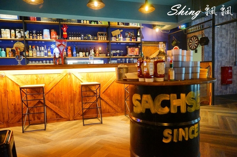 [台中] 薩克森比利時餐酒館台中旗艦店全新開幕-10個國家4百多種酒類+囂張霸氣啤酒牆 @博士生瘋狂日記