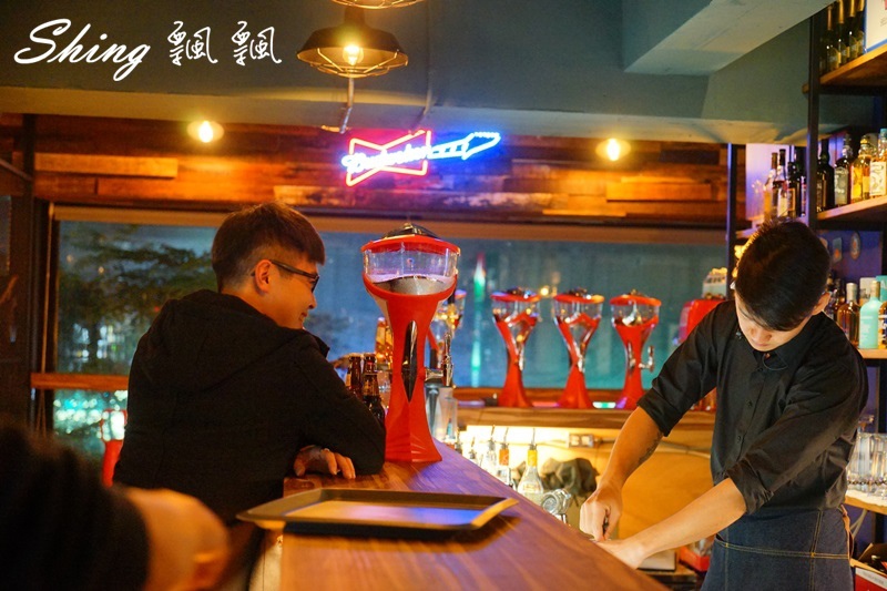 [台中] 薩克森比利時餐酒館台中旗艦店全新開幕-10個國家4百多種酒類+囂張霸氣啤酒牆 @博士生瘋狂日記