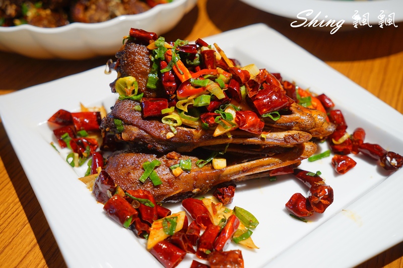 [台中] 吃鵝肉，最鵝樂-品八方燒鵝小館炭火明爐燒鵝推薦，上傳全台灣鵝肉料理，月月好禮抽不完 @博士生瘋狂日記