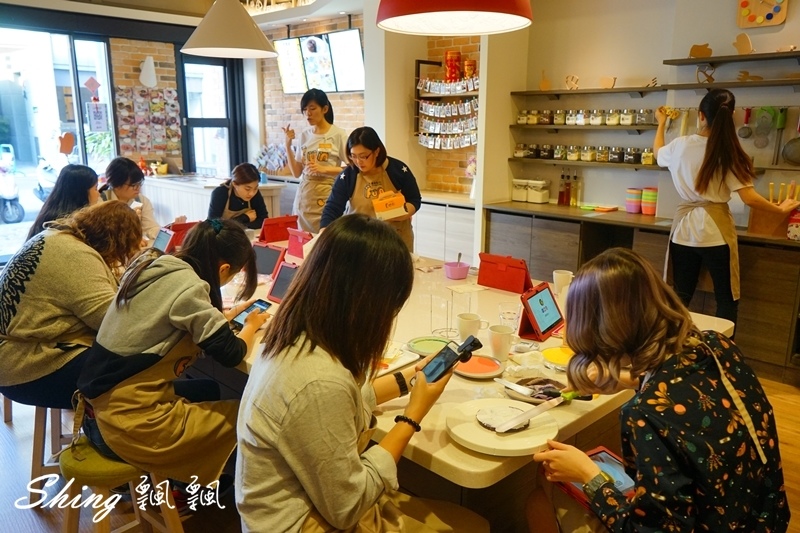 [台中] 趣做點心-甜點DIY，自己做草莓杏仁乳酪塔，還有彩虹蛋糕，糖霜餅乾，創意禮物無極限 @博士生瘋狂日記