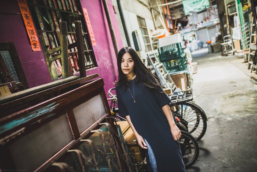 [人像攝影] 台中熱門拍照景點，台中特色景點-忠信市場 @博士生瘋狂日記