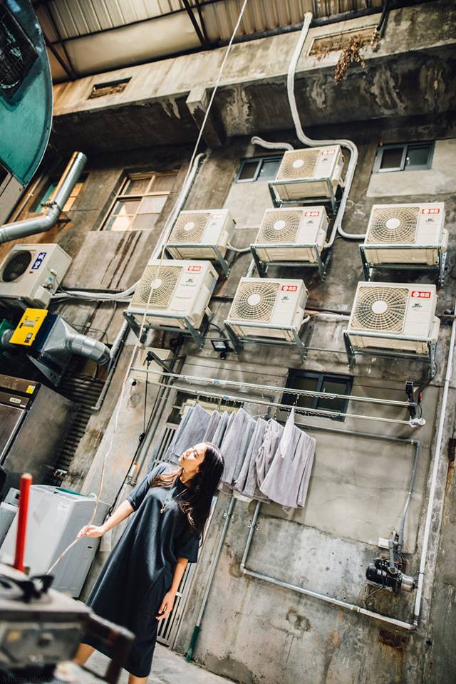 [人像攝影] 台中熱門拍照景點，台中特色景點-忠信市場 @博士生瘋狂日記