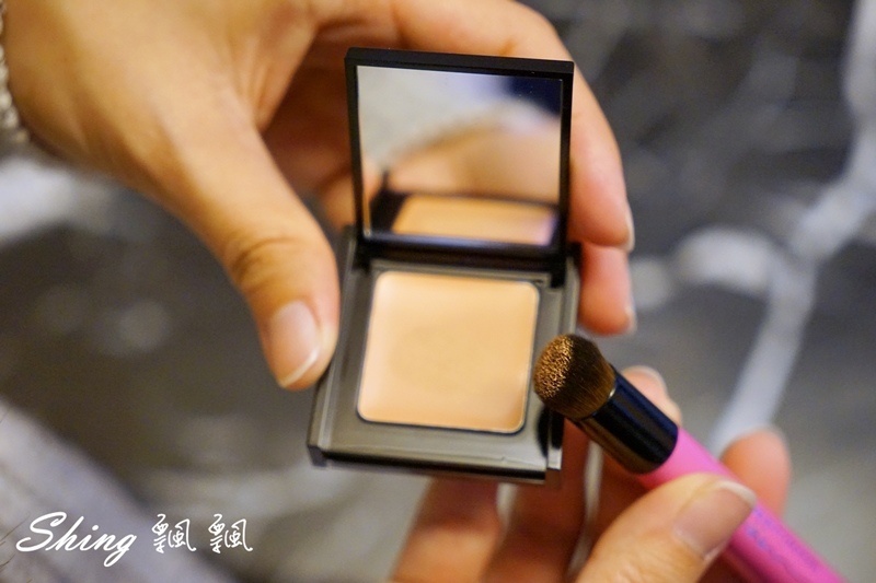 [美妝] BeautyMaker美肌修修專業無痕遮瑕刷-立馬變無暇嬰兒肌 @博士生瘋狂日記