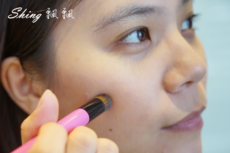 [美妝] BeautyMaker美肌修修專業無痕遮瑕刷-立馬變無暇嬰兒肌 @博士生瘋狂日記