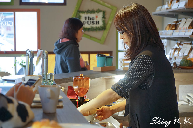[台中] 推咖啡PUSH Cafe-台中北區咖啡館，設計師老闆娘的夢想咖啡館，每一處都好好拍！！ @博士生瘋狂日記