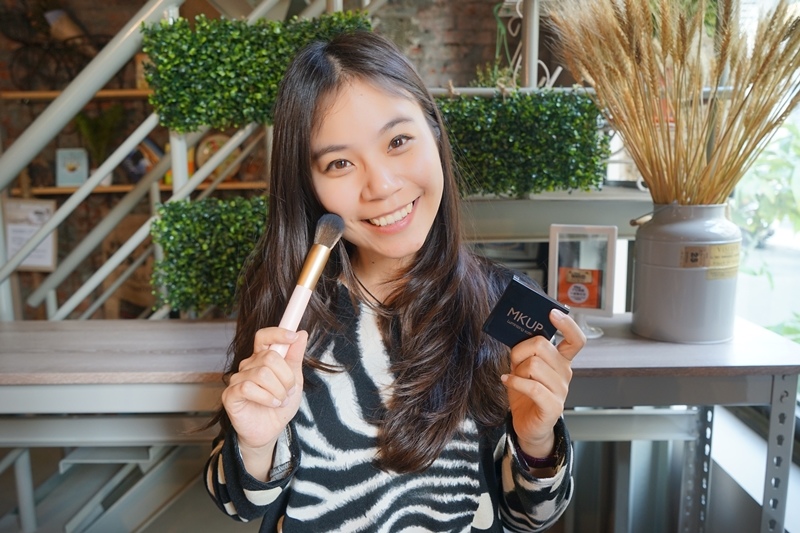 [美妝] MKUP美咖璀璨蘋果光修容餅-太陽光下輕鬆顯現耀眼立體臉蛋 @博士生瘋狂日記