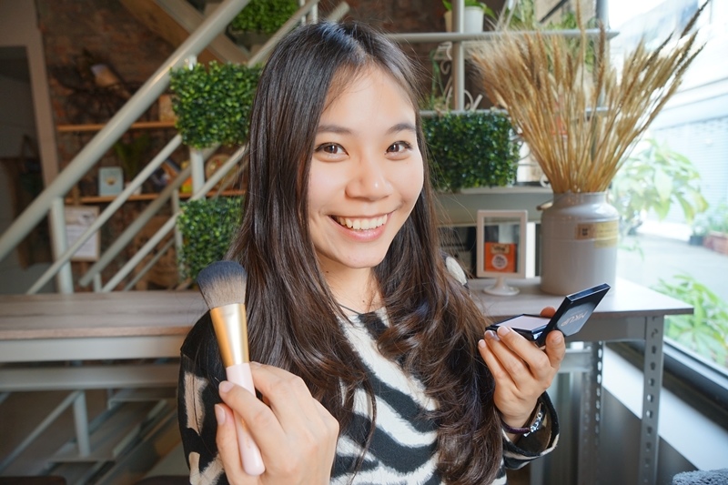 [美妝] MKUP美咖璀璨蘋果光修容餅-太陽光下輕鬆顯現耀眼立體臉蛋 @博士生瘋狂日記