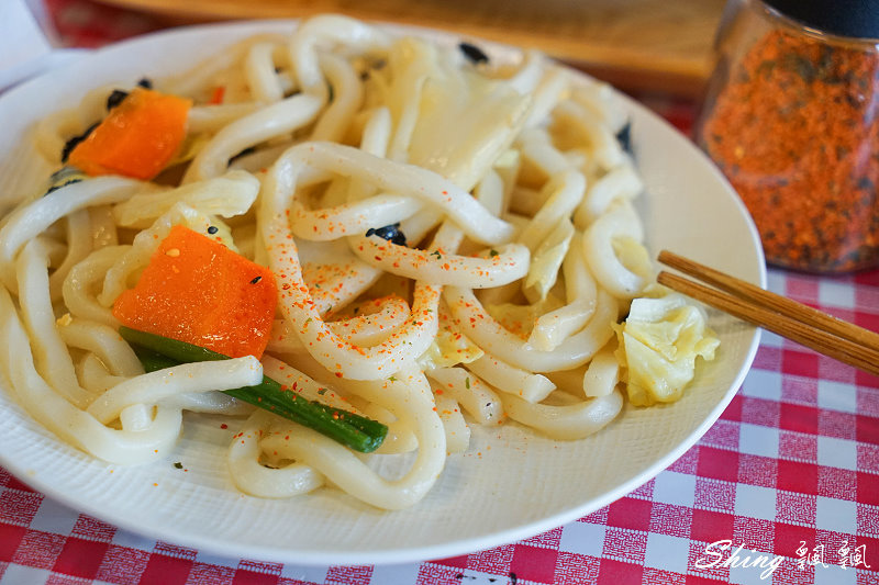 [台中] MICORO KITCHEN-向上市場隱藏日本北海道小點心，伊摩奇小丸子，現在還有道地日式咖哩飯！ @博士生瘋狂日記