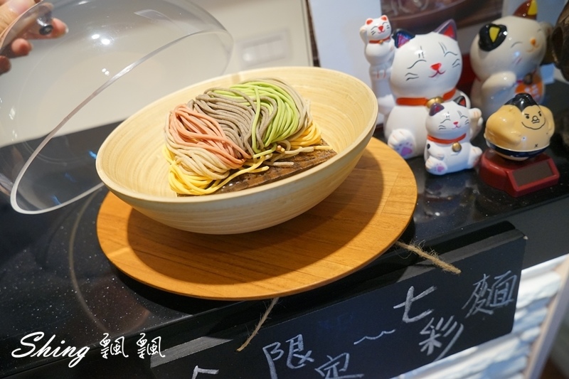 [台中] 信川屋博多豚骨拉麵-勤美巷弄美食，隱藏手作七彩拉麵新登場 ! 每天限量20碗，動作要快啊 ! @博士生瘋狂日記