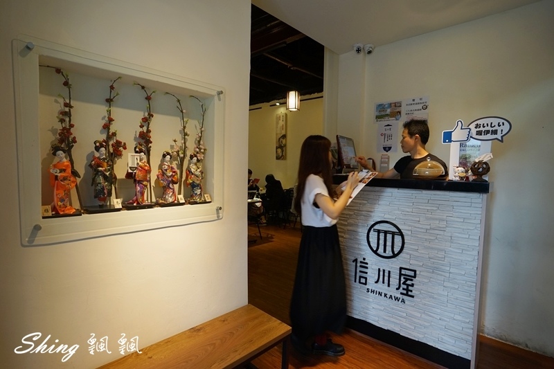 [台中] 信川屋博多豚骨拉麵-勤美巷弄美食，隱藏手作七彩拉麵新登場 ! 每天限量20碗，動作要快啊 ! @博士生瘋狂日記