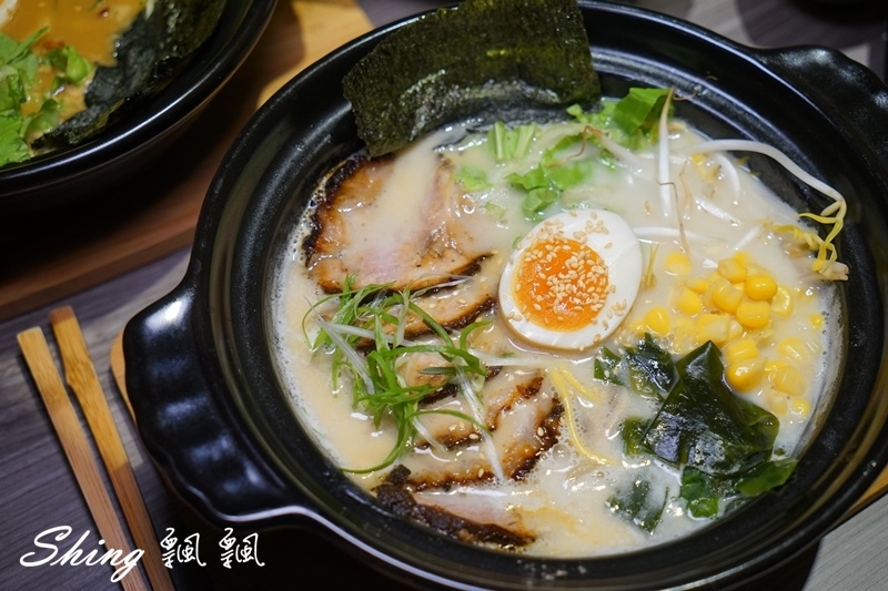 [台中] 信川屋博多豚骨拉麵-勤美巷弄美食，隱藏手作七彩拉麵新登場 ! 每天限量20碗，動作要快啊 ! @博士生瘋狂日記