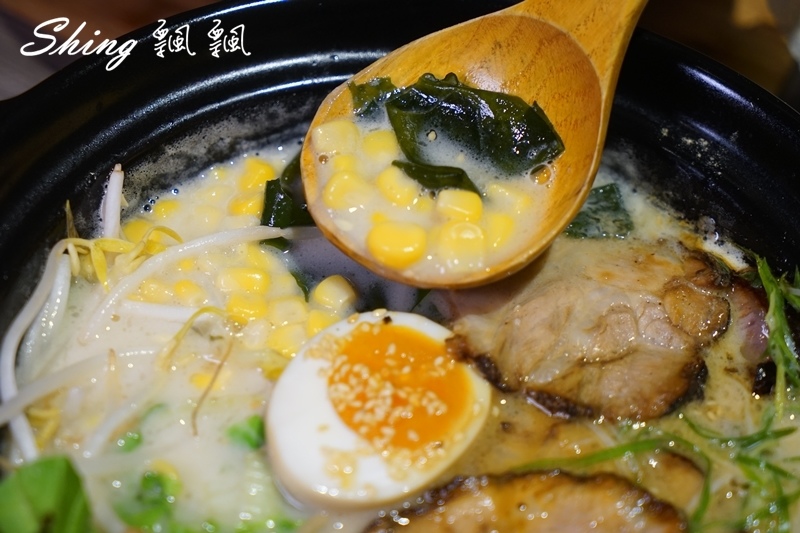 [台中] 信川屋博多豚骨拉麵-勤美巷弄美食，隱藏手作七彩拉麵新登場 ! 每天限量20碗，動作要快啊 ! @博士生瘋狂日記