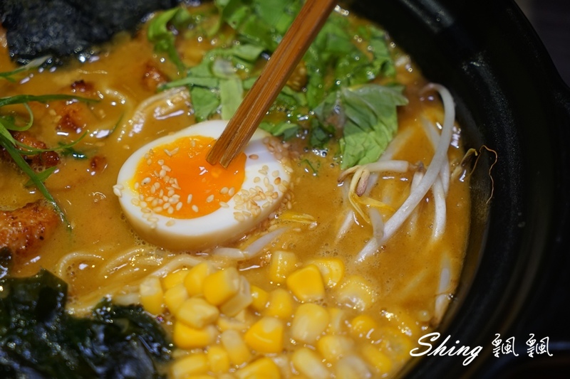 [台中] 信川屋博多豚骨拉麵-勤美巷弄美食，隱藏手作七彩拉麵新登場 ! 每天限量20碗，動作要快啊 ! @博士生瘋狂日記