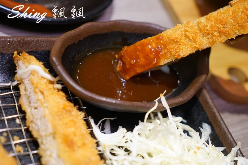 [台中] 信川屋博多豚骨拉麵-勤美巷弄美食，隱藏手作七彩拉麵新登場 ! 每天限量20碗，動作要快啊 ! @博士生瘋狂日記