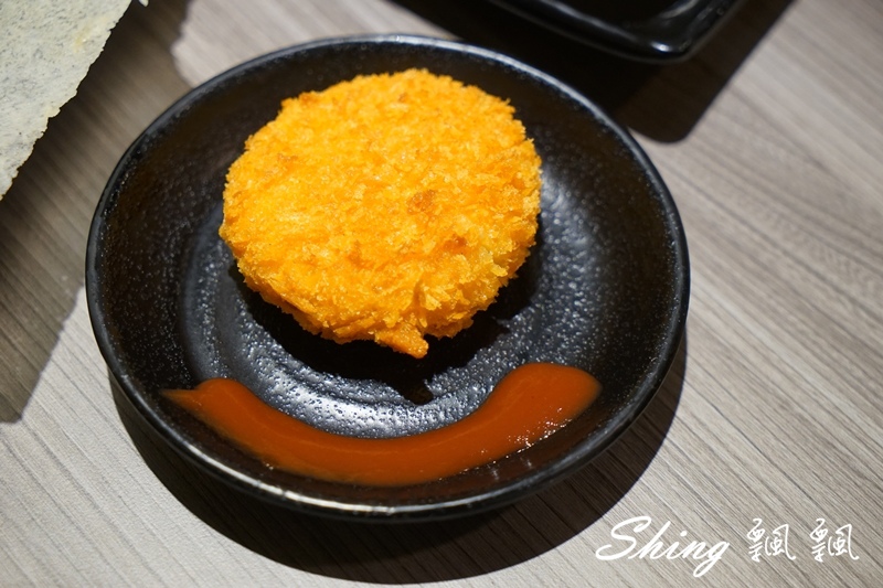 [台中] 信川屋博多豚骨拉麵-勤美巷弄美食，隱藏手作七彩拉麵新登場 ! 每天限量20碗，動作要快啊 ! @博士生瘋狂日記