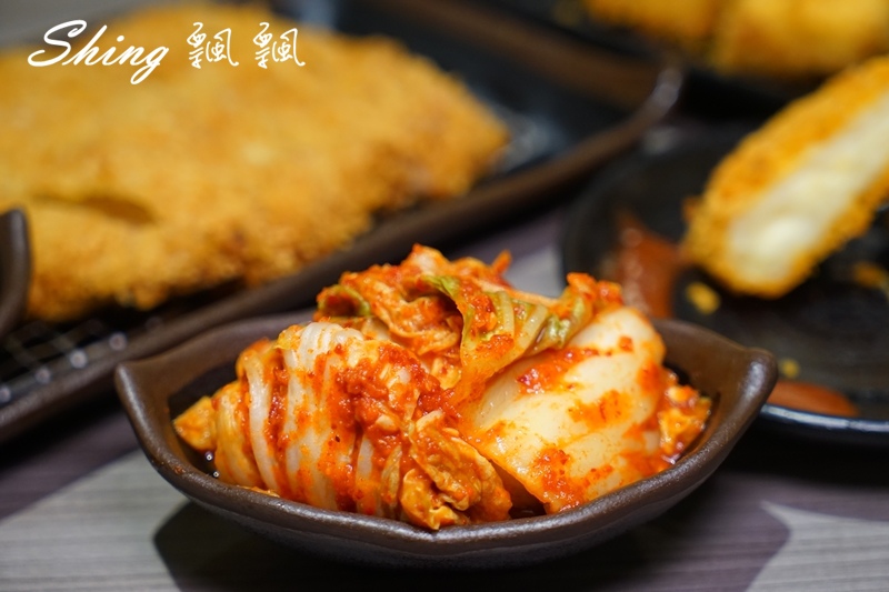 [台中] 信川屋博多豚骨拉麵-勤美巷弄美食，隱藏手作七彩拉麵新登場 ! 每天限量20碗，動作要快啊 ! @博士生瘋狂日記