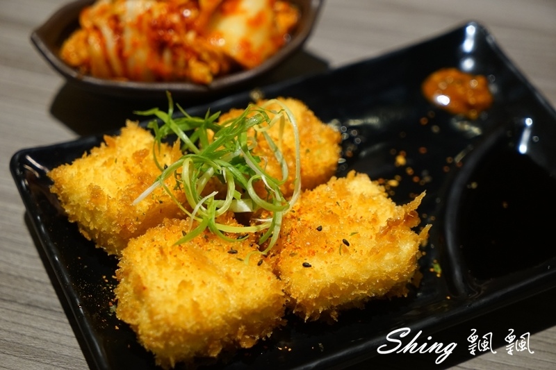 [台中] 信川屋博多豚骨拉麵-勤美巷弄美食，隱藏手作七彩拉麵新登場 ! 每天限量20碗，動作要快啊 ! @博士生瘋狂日記