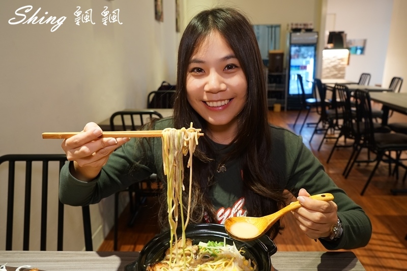 [台中] 信川屋博多豚骨拉麵-勤美巷弄美食，隱藏手作七彩拉麵新登場 ! 每天限量20碗，動作要快啊 ! @博士生瘋狂日記
