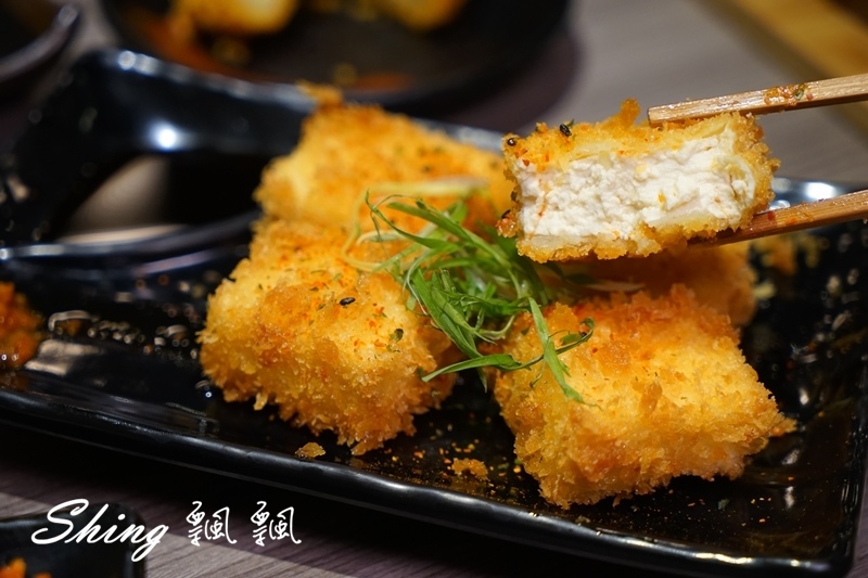 [台中] 信川屋博多豚骨拉麵-勤美巷弄美食，隱藏手作七彩拉麵新登場 ! 每天限量20碗，動作要快啊 ! @博士生瘋狂日記