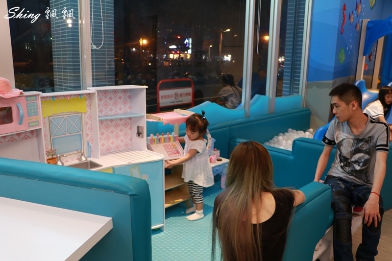 [台中] 台中親子餐廳-UMI親子廚房海洋館，逢甲周邊唯一兒童遊戲天堂，餐點也多樣化 @博士生瘋狂日記