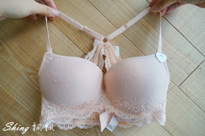 [穿搭] L’adoore蕾朵兒的秘密盒子-高質感法式成套內衣，讓內在外在一樣精彩，還有法式粉色睡衣 @博士生瘋狂日記