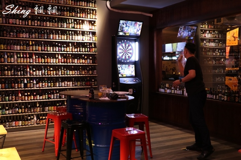 [台中] 薩克森比利時餐酒館自由店-台中中區最棒餐酒館and飛鏢聚餐場地，12節氣啤酒你都喝過了沒?! @博士生瘋狂日記