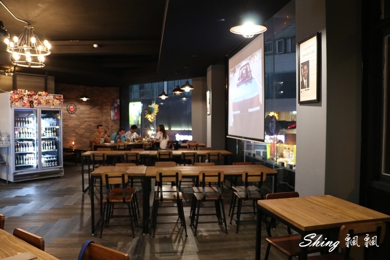 [台中] 薩克森比利時餐酒館自由店-台中中區最棒餐酒館and飛鏢聚餐場地，12節氣啤酒你都喝過了沒?! @博士生瘋狂日記