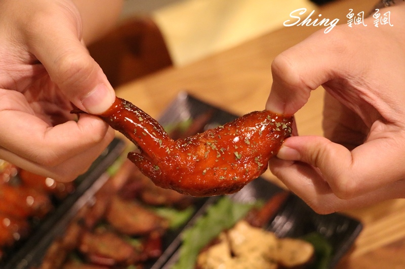 [台中] 薩克森比利時餐酒館自由店-台中中區最棒餐酒館and飛鏢聚餐場地，12節氣啤酒你都喝過了沒?! @博士生瘋狂日記