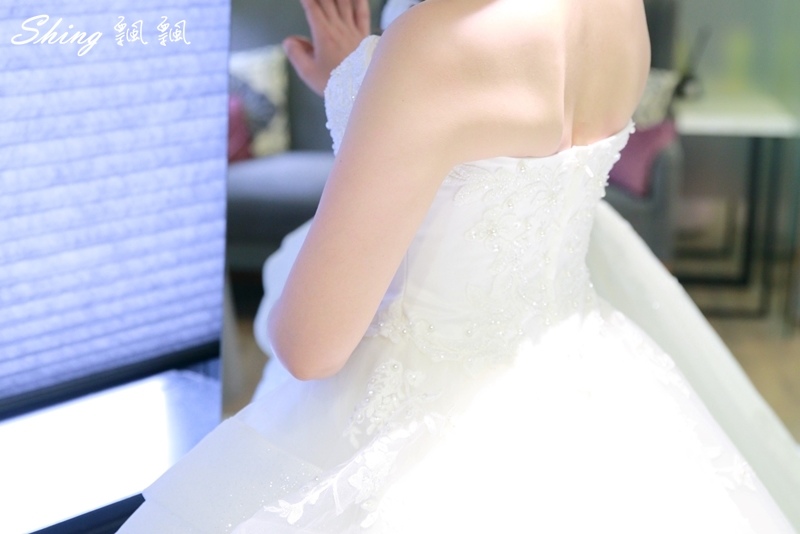 [台北] 金紗夢婚禮自助婚紗-單租訂製禮服，設計款讓身材好價錢又漂亮 @博士生瘋狂日記