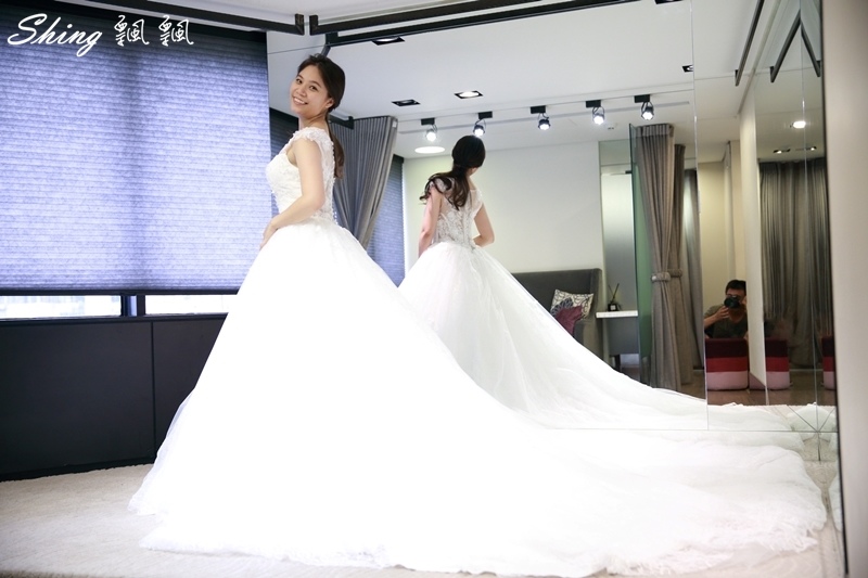 [台北] 金紗夢婚禮自助婚紗-單租訂製禮服，設計款讓身材好價錢又漂亮 @博士生瘋狂日記