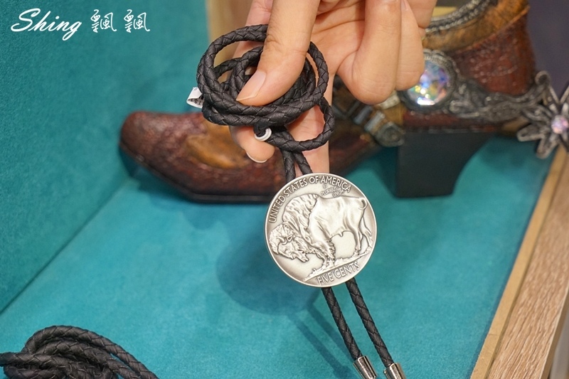 [個性穿搭] 2017 M&F 美國原創品牌飾品進駐台中勤美誠品櫃啦!! 土耳其藍個性飾品攻陷我心，還有捕夢網耳環的傳說 @博士生瘋狂日記