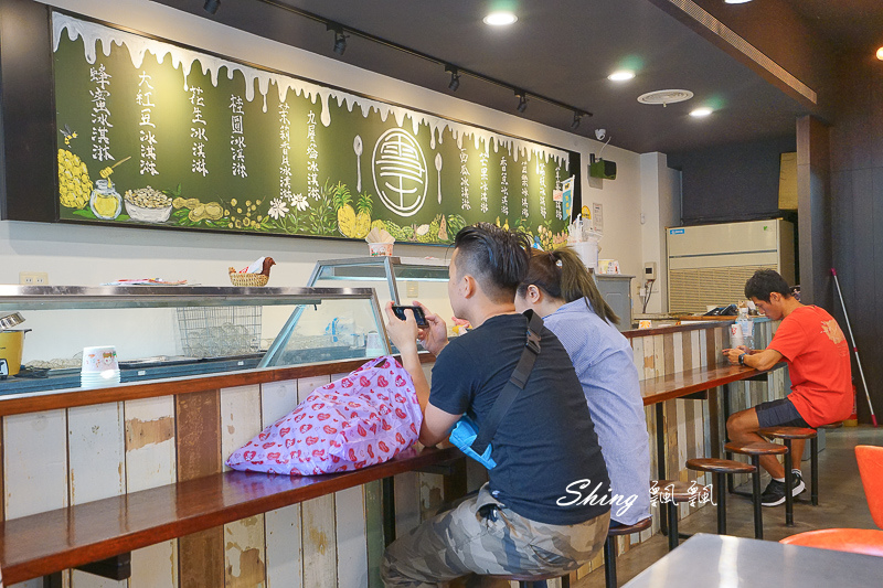 [台北美食] 雪王冰淇淋，台北70年老冰店，懷舊復古美味，獨家73種冰淇淋口味，忘不了的豬腳口味！ @博士生瘋狂日記