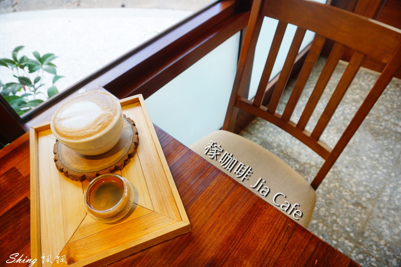 [台北板橋] 稼咖啡Jia Cafe-板橋咖啡廳複合藝文展覽，還有幸福的手做甜點加上專業手沖咖啡 @博士生瘋狂日記