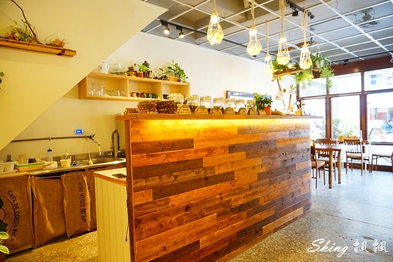 [台北板橋] 稼咖啡Jia Cafe-板橋咖啡廳複合藝文展覽，還有幸福的手做甜點加上專業手沖咖啡 @博士生瘋狂日記