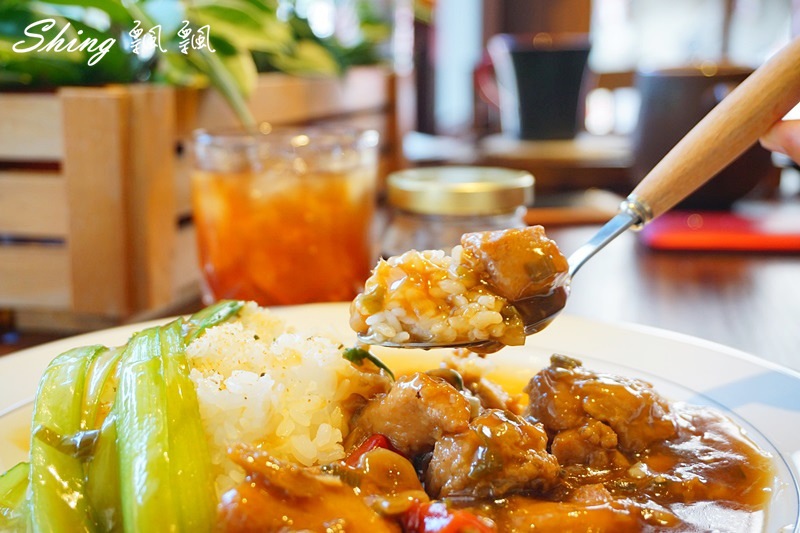 [台北板橋] 稼咖啡Jia Cafe-板橋咖啡廳複合藝文展覽，還有幸福的手做甜點加上專業手沖咖啡 @博士生瘋狂日記