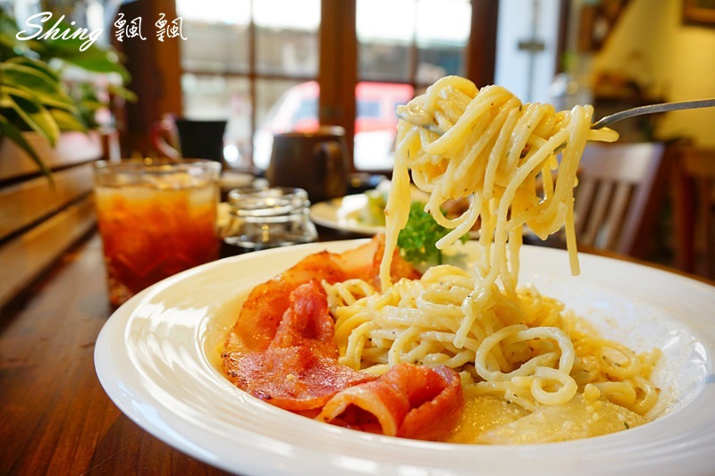 [台北板橋] 稼咖啡Jia Cafe-板橋咖啡廳複合藝文展覽，還有幸福的手做甜點加上專業手沖咖啡 @博士生瘋狂日記