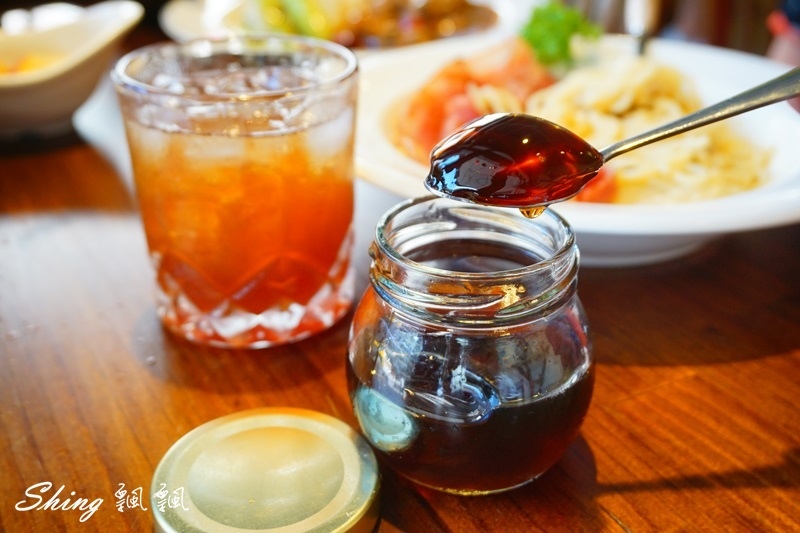 [台北板橋] 稼咖啡Jia Cafe-板橋咖啡廳複合藝文展覽，還有幸福的手做甜點加上專業手沖咖啡 @博士生瘋狂日記