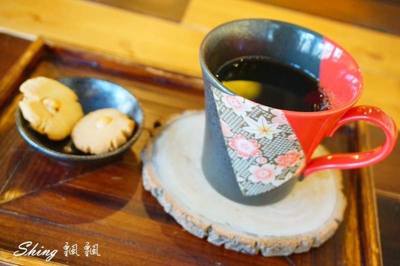 [台北板橋] 稼咖啡Jia Cafe-板橋咖啡廳複合藝文展覽，還有幸福的手做甜點加上專業手沖咖啡 @博士生瘋狂日記