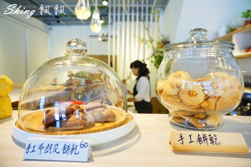 [台北板橋] 稼咖啡Jia Cafe-板橋咖啡廳複合藝文展覽，還有幸福的手做甜點加上專業手沖咖啡 @博士生瘋狂日記