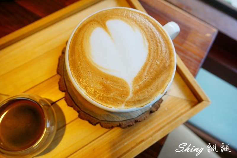 [台北板橋] 稼咖啡Jia Cafe-板橋咖啡廳複合藝文展覽，還有幸福的手做甜點加上專業手沖咖啡 @博士生瘋狂日記