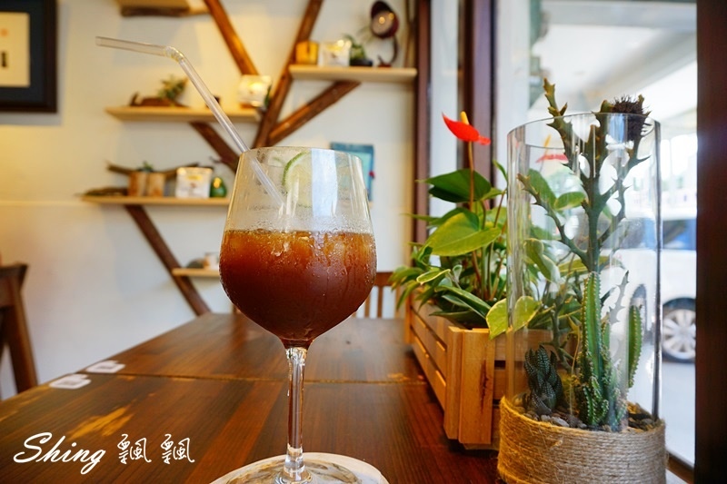 [台北板橋] 稼咖啡Jia Cafe-板橋咖啡廳複合藝文展覽，還有幸福的手做甜點加上專業手沖咖啡 @博士生瘋狂日記