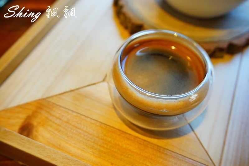 [台北板橋] 稼咖啡Jia Cafe-板橋咖啡廳複合藝文展覽，還有幸福的手做甜點加上專業手沖咖啡 @博士生瘋狂日記