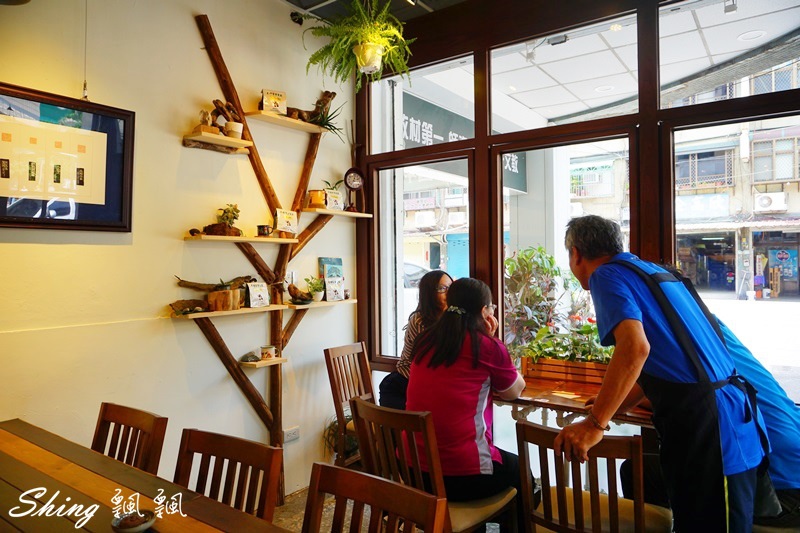 [台北板橋] 稼咖啡Jia Cafe-板橋咖啡廳複合藝文展覽，還有幸福的手做甜點加上專業手沖咖啡 @博士生瘋狂日記
