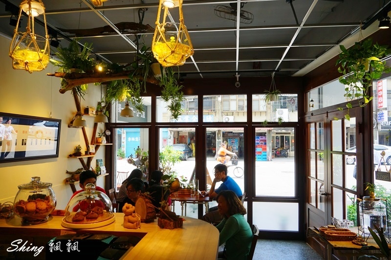 [台北板橋] 稼咖啡Jia Cafe-板橋咖啡廳複合藝文展覽，還有幸福的手做甜點加上專業手沖咖啡 @博士生瘋狂日記