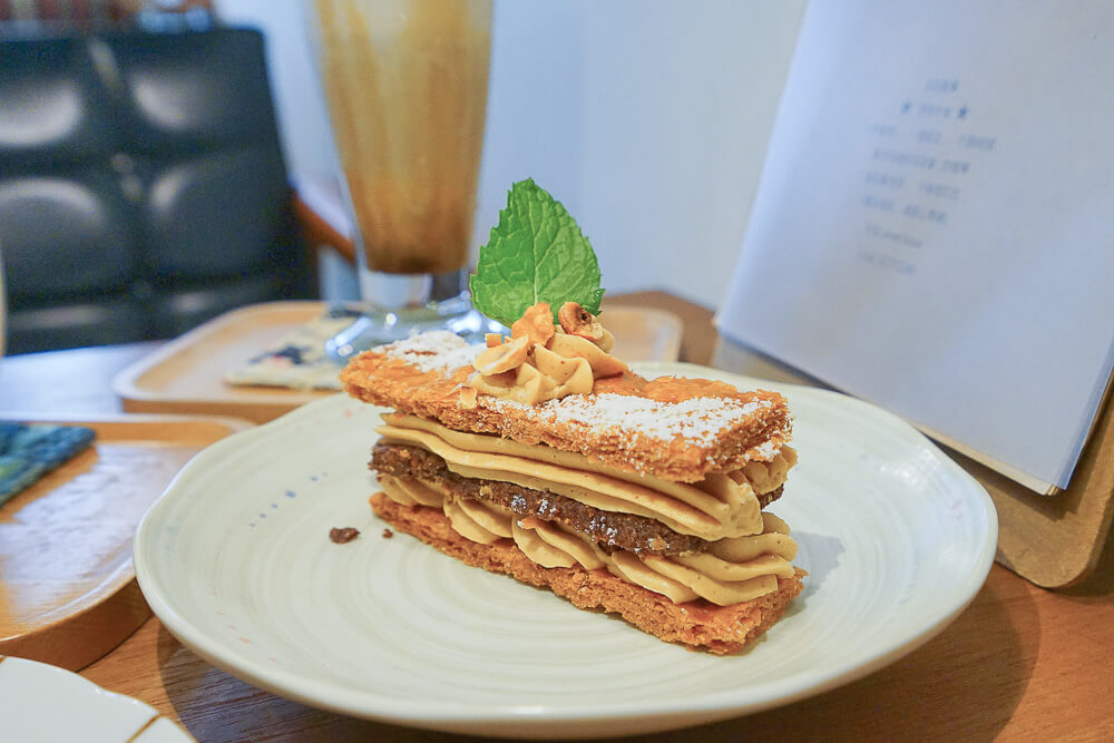 [苗栗美食] 甜宅Cafe-苗栗市咖啡館，隱藏巷弄內的靜謐空間，不賣輕食，只有甜點跟咖啡的巷弄下午茶 @博士生瘋狂日記