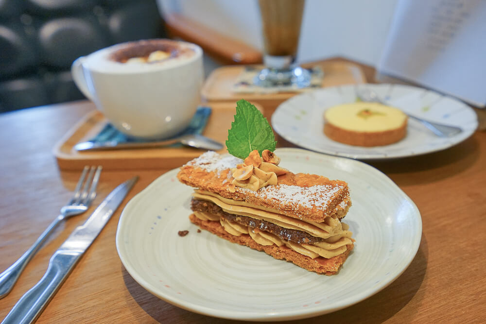 [苗栗美食] 甜宅Cafe-苗栗市咖啡館，隱藏巷弄內的靜謐空間，不賣輕食，只有甜點跟咖啡的巷弄下午茶 @博士生瘋狂日記